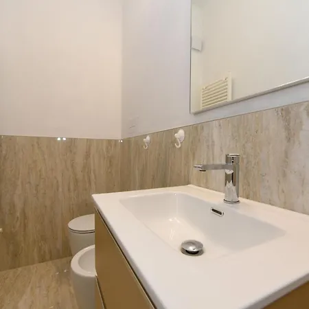 شقة Casa Beppe 3 Bedrooms & Free Park Near Center-lake سالو
