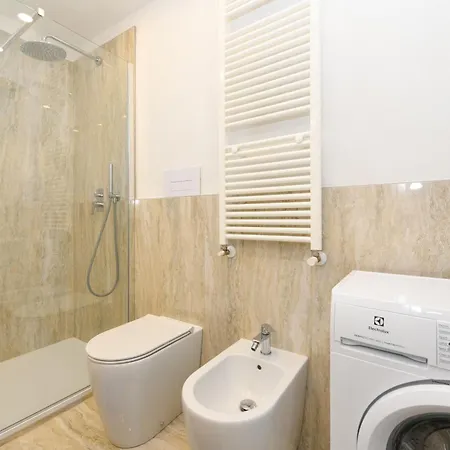 Casa Beppe 3 Bedrooms & Free Park Near Center-lake شقة سالو