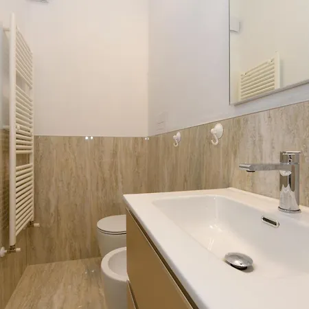 Casa Beppe 3 Bedrooms & Free Park Near Center-lake سالو