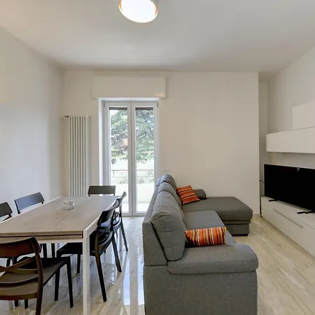 Casa Beppe 3 Bedrooms & Free Park Near Center-lake סאלו