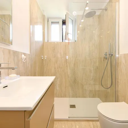 Casa Beppe 3 Bedrooms & Free Park Near Center-lake شقة *