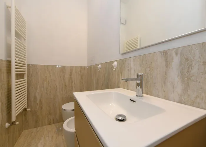 דירה Casa Beppe 3 Bedrooms & Free Park Near Center-lake סאלו