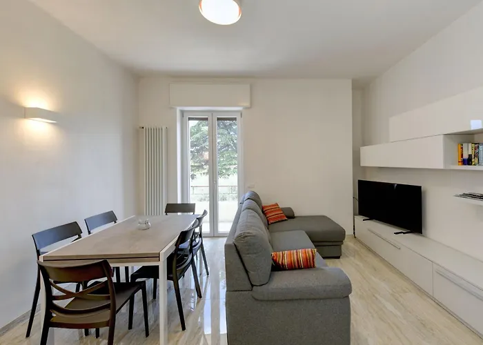 Casa Beppe 3 Bedrooms & Free Park Near Center-lake סאלו