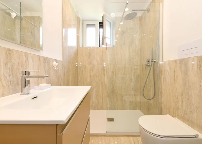 Casa Beppe 3 Bedrooms & Free Park Near Center-lake דירה *