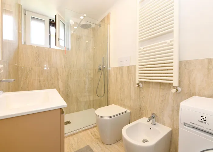 Casa Beppe 3 Bedrooms & Free Park Near Center-lake דירה